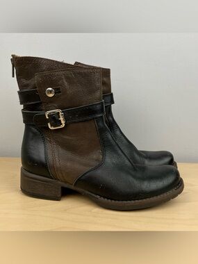 V Italia Women’s Size 37 / 6.5-7 Gabriela Black Brown Leather Biker Buckle Boots